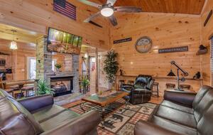 Luxury Mountain Lodge - Gatlinburg, Tennessee
