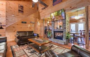 Luxury Mountain Lodge - Gatlinburg, Tennessee