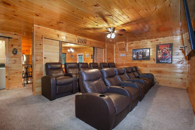 Luxury Mountain Lodge - Gatlinburg, Tennessee