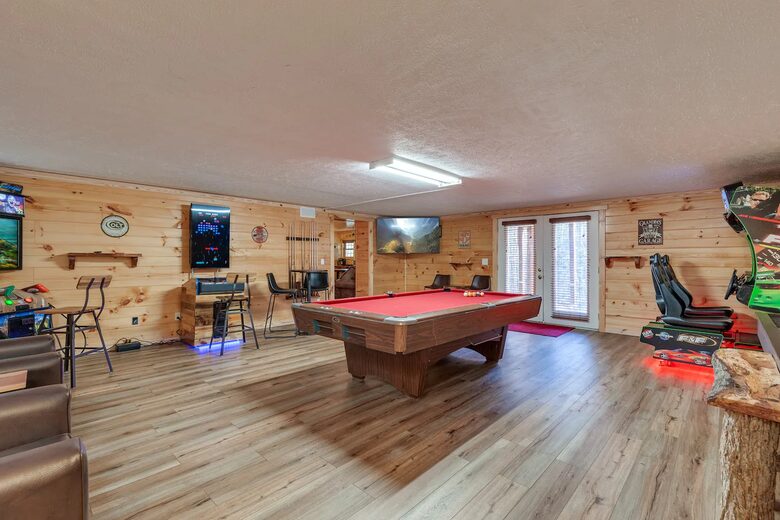 Luxury Mountain Lodge - Gatlinburg, Tennessee