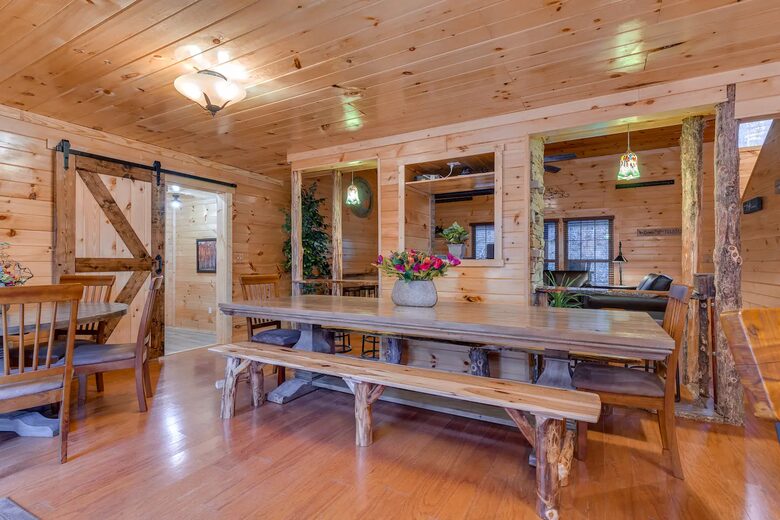 Luxury Mountain Lodge - Gatlinburg, Tennessee