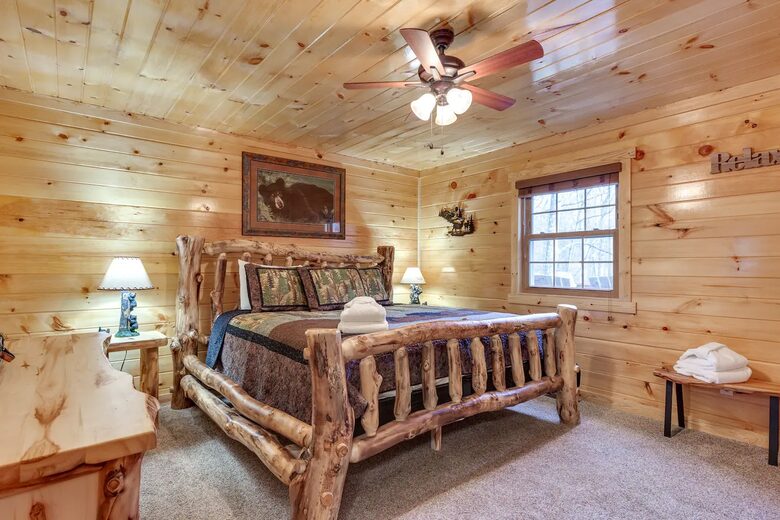 Luxury Mountain Lodge - Gatlinburg, Tennessee