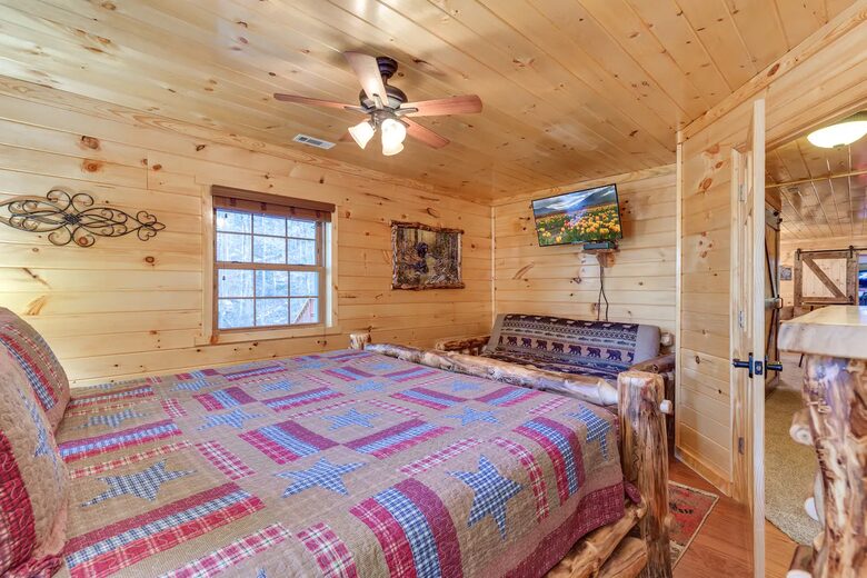 Luxury Mountain Lodge - Gatlinburg, Tennessee