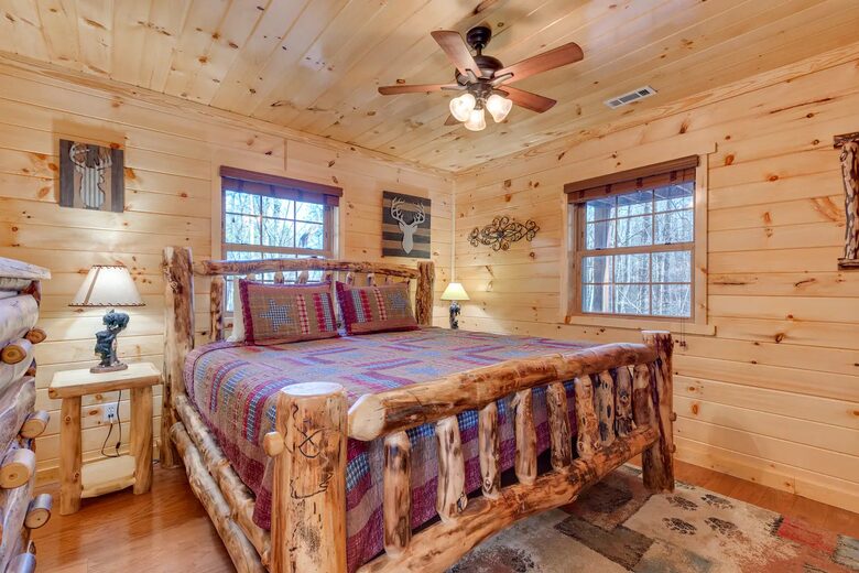 Luxury Mountain Lodge - Gatlinburg, Tennessee