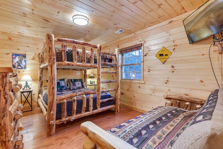 Luxury Mountain Lodge - Gatlinburg, Tennessee