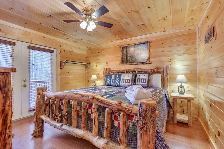 Luxury Mountain Lodge - Gatlinburg, Tennessee