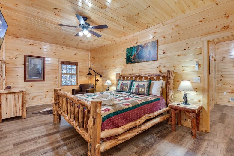 Luxury Mountain Lodge - Gatlinburg, Tennessee
