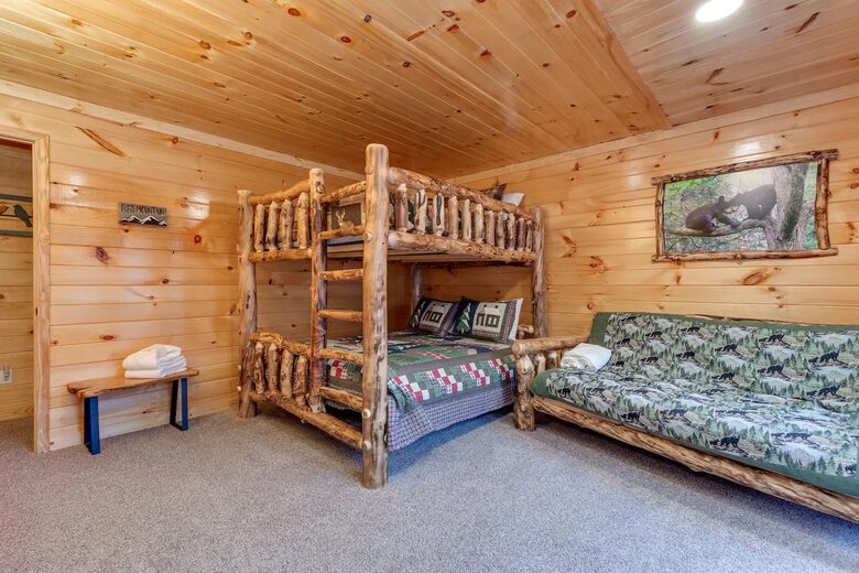 Luxury Mountain Lodge - Gatlinburg, Tennessee