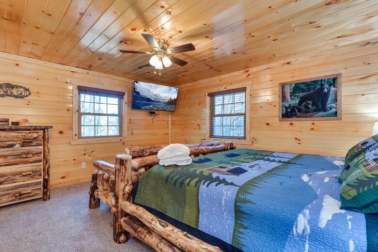 Luxury Mountain Lodge - Gatlinburg, Tennessee