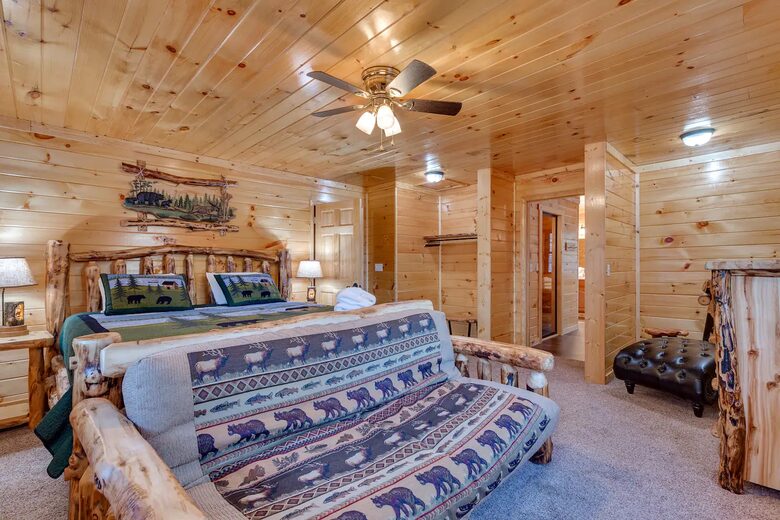 Luxury Mountain Lodge - Gatlinburg, Tennessee