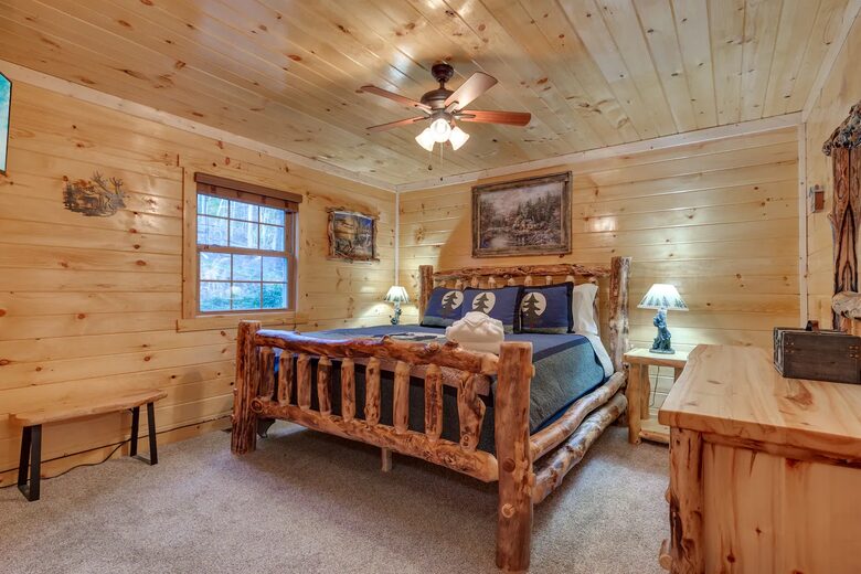 Luxury Mountain Lodge - Gatlinburg, Tennessee