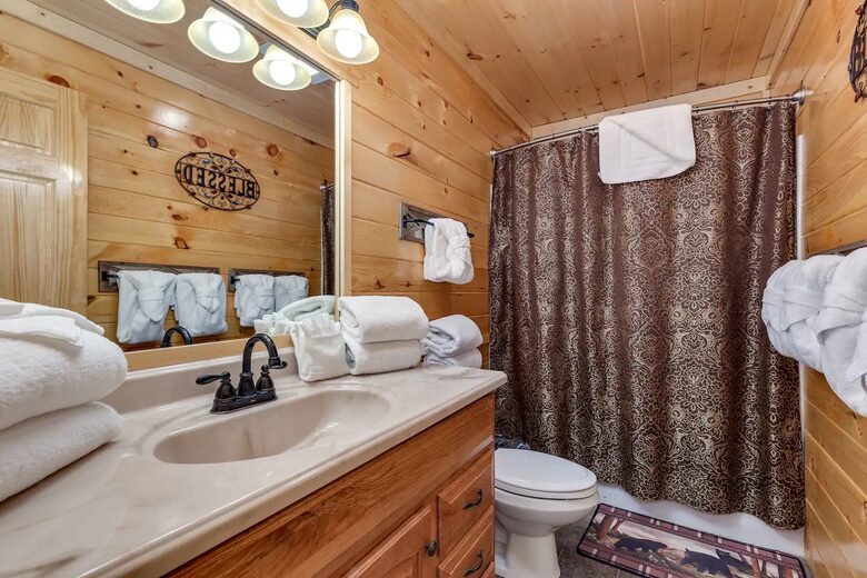 Luxury Mountain Lodge - Gatlinburg, Tennessee
