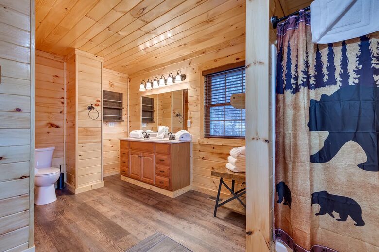 Luxury Mountain Lodge - Gatlinburg, Tennessee