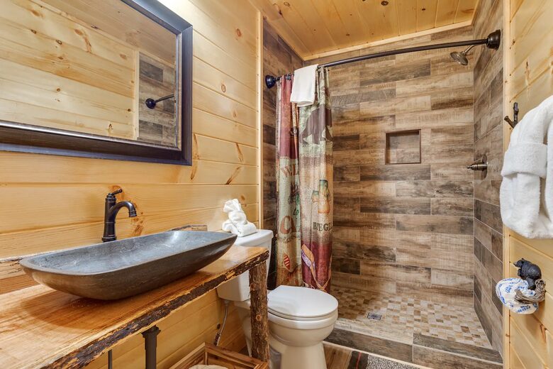 Luxury Mountain Lodge - Gatlinburg, Tennessee