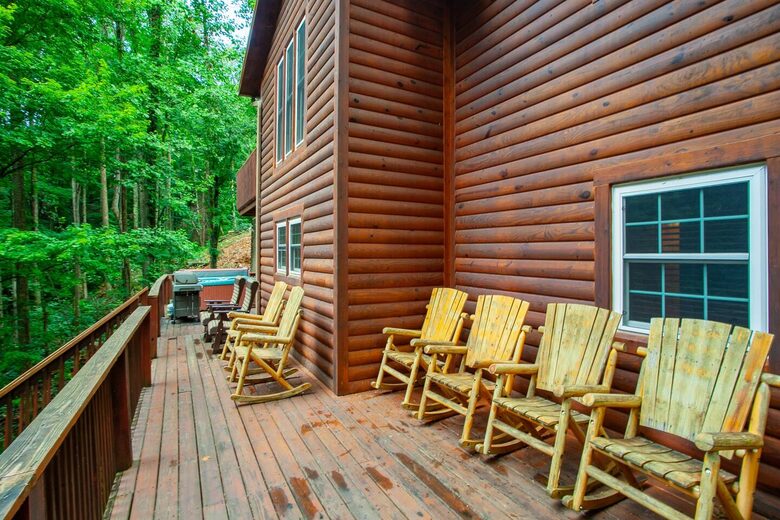 Luxury Mountain Lodge - Gatlinburg, Tennessee