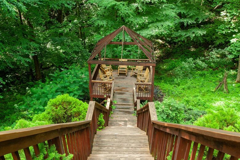 Luxury Mountain Lodge - Gatlinburg, Tennessee