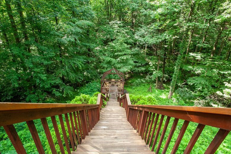 Luxury Mountain Lodge - Gatlinburg, Tennessee