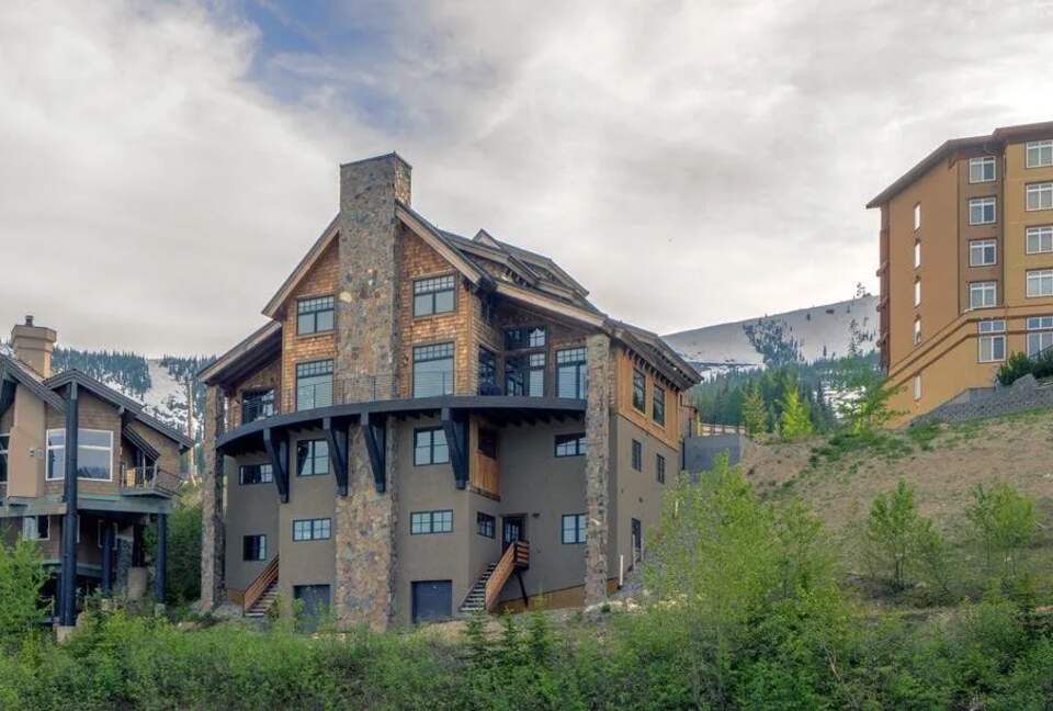 Schweitzer Village|Ski-in Ski-out Lodge located in Idaho - Sandpoint, Idaho