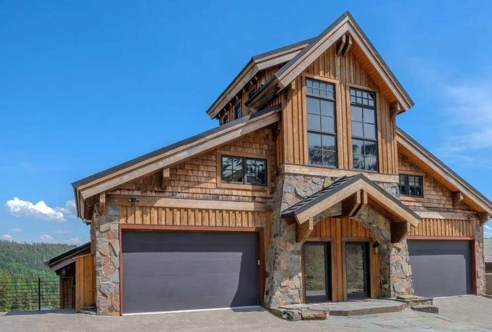 Schweitzer Village|Ski-in Ski-out Lodge located in Idaho - Sandpoint, Idaho