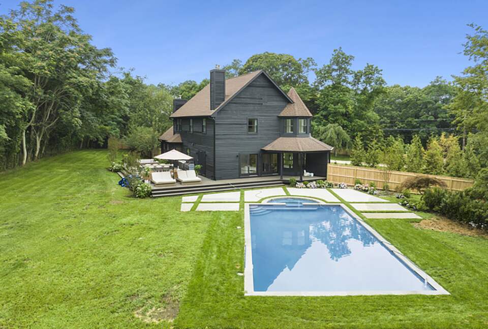 Waterfront Southampton Estate | Heated Pool, Spa, Gym, Outdoor Kitchen, Sonos - Southampton, New York