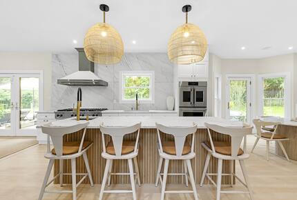 Waterfront Southampton Estate | Heated Pool, Spa, Gym, Outdoor Kitchen, Sonos - Southampton, New York