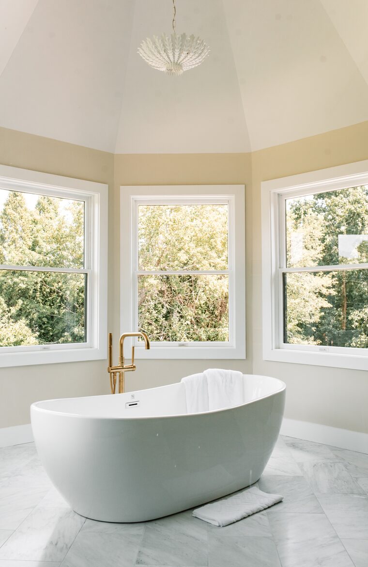 Waterfront Southampton Estate | Heated Pool, Spa, Gym, Outdoor Kitchen, Sonos - Southampton, New York