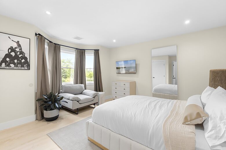 Waterfront Southampton Estate | Heated Pool, Spa, Gym, Outdoor Kitchen, Sonos - Southampton, New York