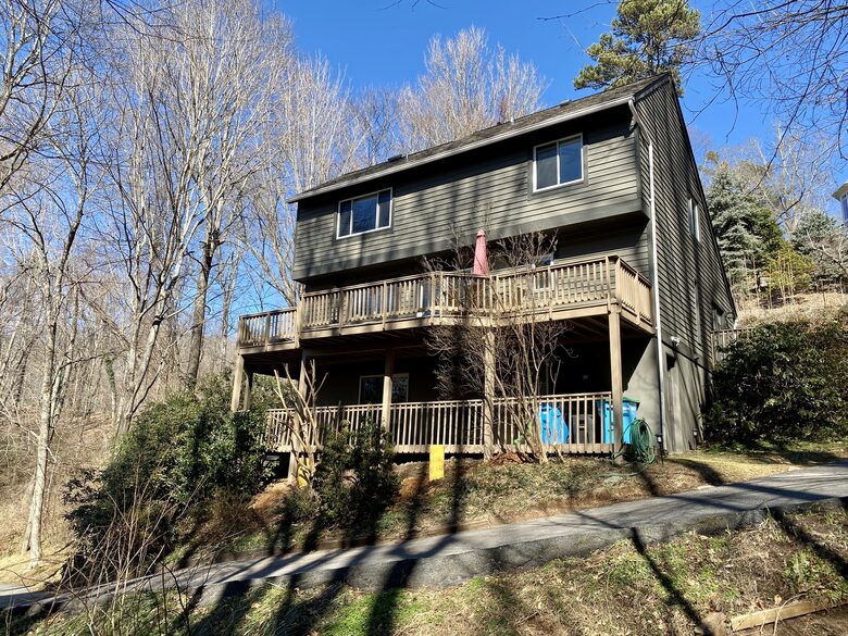 Beautiful Mountain Retreat | 10 minutes to Downtown Asheville - Asheville, North Carolina