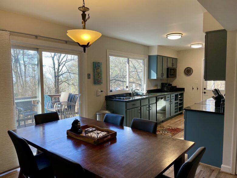Beautiful Mountain Retreat | 10 minutes to Downtown Asheville - Asheville, North Carolina