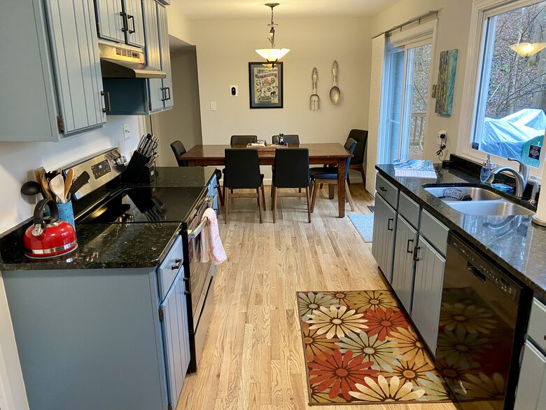 Beautiful Mountain Retreat | 10 minutes to Downtown Asheville - Asheville, North Carolina