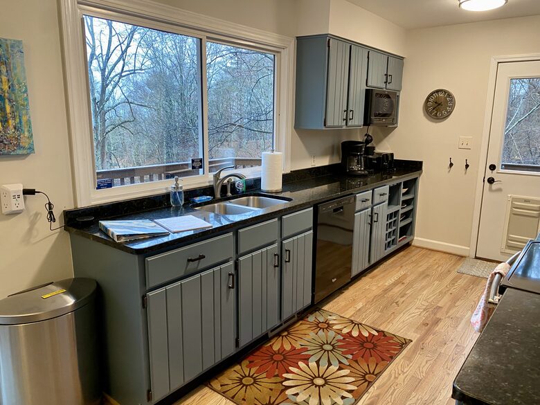 Beautiful Mountain Retreat | 10 minutes to Downtown Asheville - Asheville, North Carolina