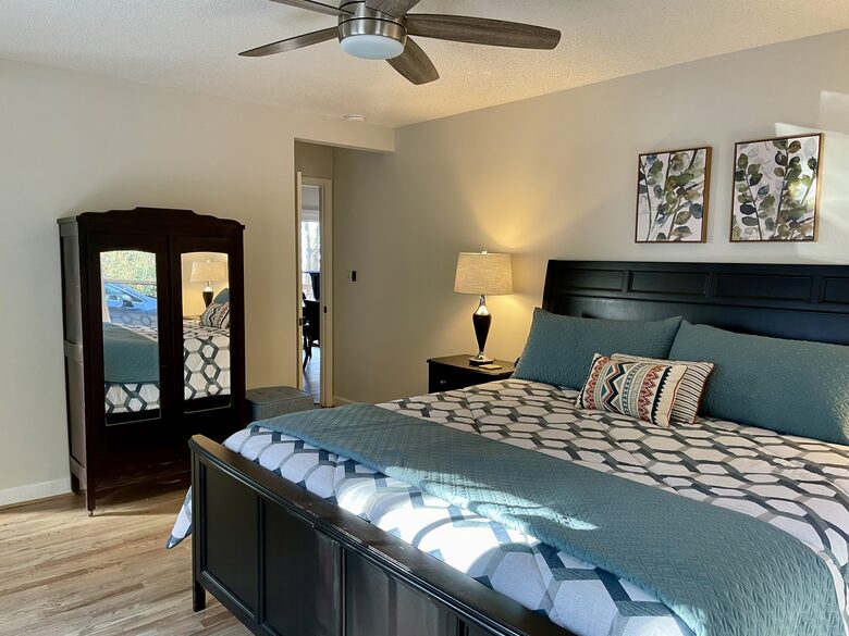 Beautiful Mountain Retreat | 10 minutes to Downtown Asheville - Asheville, North Carolina