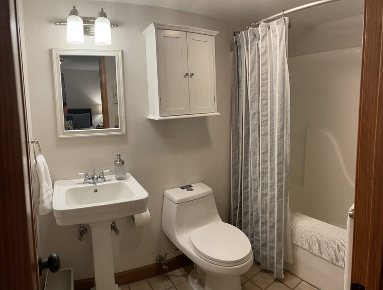 Beautiful Mountain Retreat | 10 minutes to Downtown Asheville - Asheville, North Carolina