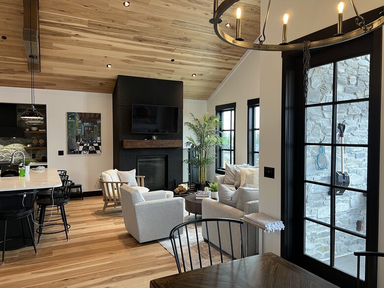 Modern Ski Chalet at Big White Ski Resort - Kelowna (Beaverdale District), Canada