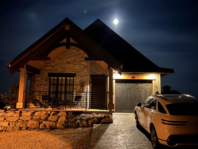 Modern Ski Chalet at Big White Ski Resort - Kelowna (Beaverdale District), Canada