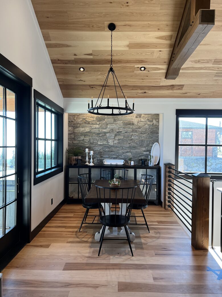 Diningroom (Seats 8)