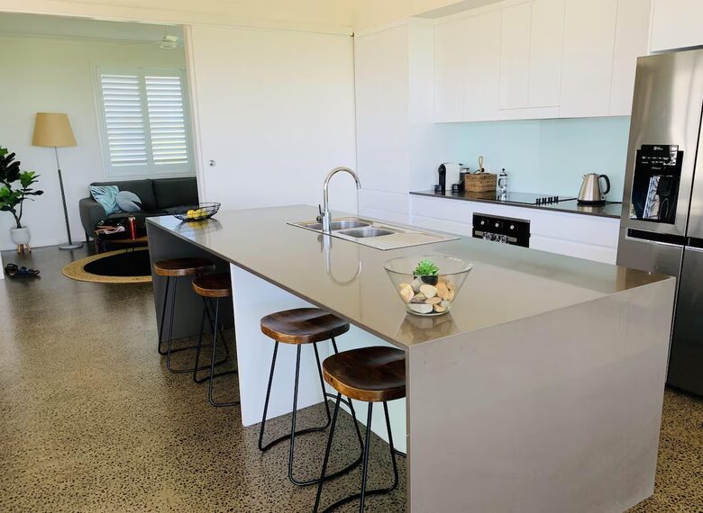 Ocean View Absolute Beachfront Home - Rules Beach, Australia