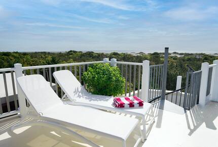 Dreamy Barnegat Light Oceanfront Shore Beach House - Barnegat Light, New Jersey
