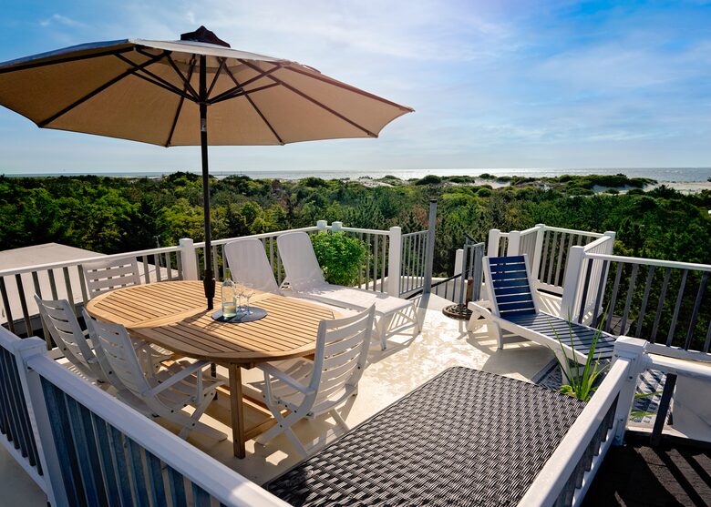 Dreamy Barnegat Light Oceanfront Shore Beach House - Barnegat Light, New Jersey
