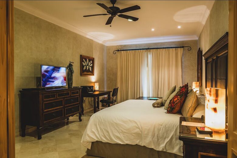 Master 1 One King Bed