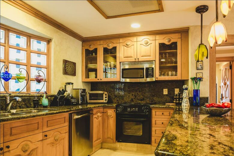Full Kitchen