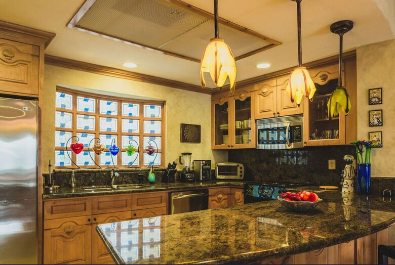 Full Kitchen