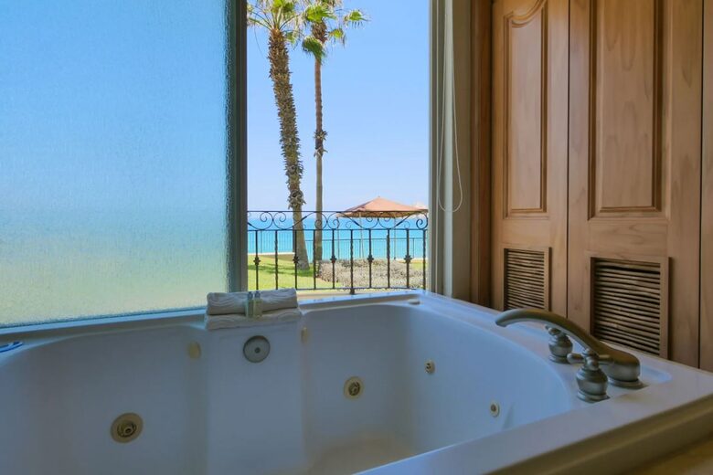 Master 2 Jetted Tub View