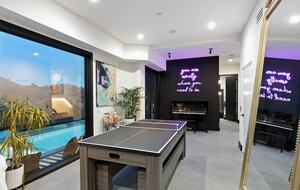 Custom Studio City Hillside Oasis with Pool and Recording Studio - Studio City, California