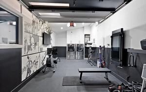 Custom Studio City Hillside Oasis with Pool and Recording Studio - Studio City, California