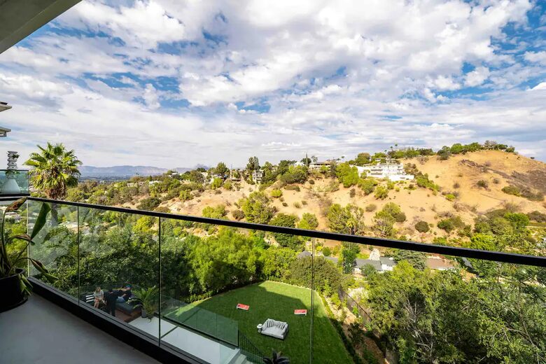 Custom Hillside Oasis with Stunning Views - Studio City, California