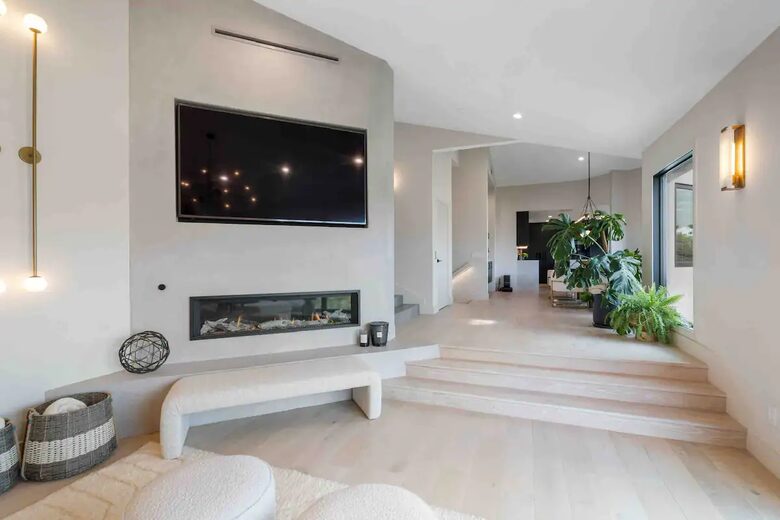 Custom Hillside Oasis with Stunning Views - Studio City, California