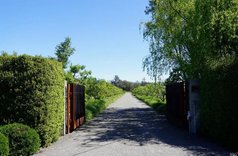Napa Valley Vineyard Estate - Saint Helena, California
