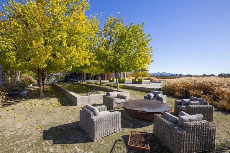 Napa Valley Vineyard Estate - Saint Helena, California