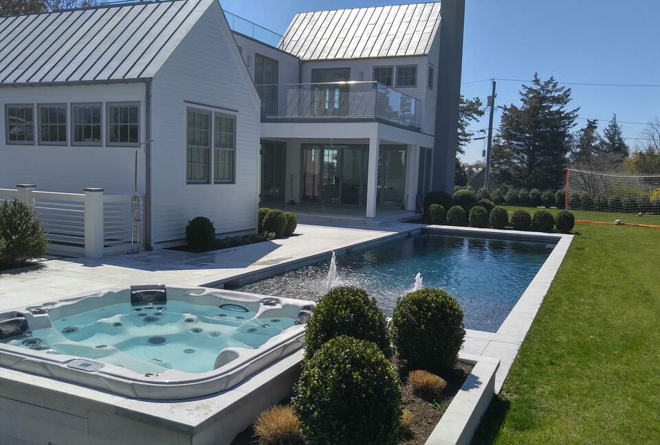 Stunning Modern Design Retreat - Sag Harbor, New York